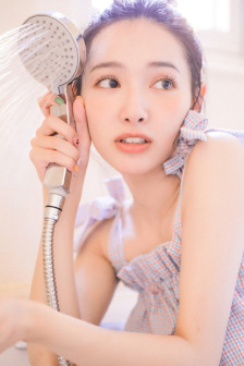 美女抓奶抖胸视频